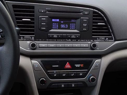 Used 2017 Hyundai Elantra SE image 27