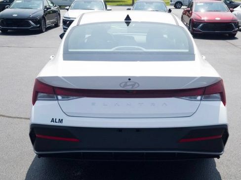 New 2026 Hyundai Elantra SE FWD image 6