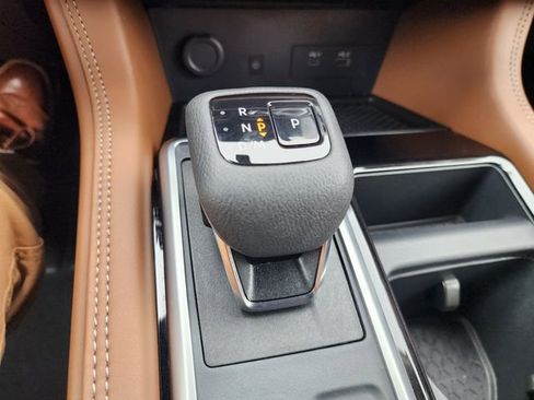 Used 2024 Nissan Pathfinder Platinum w/ Cargo Package image 27