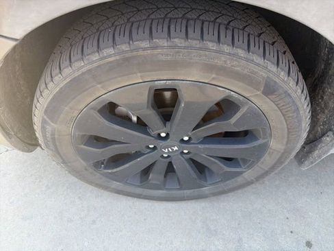 Used 2021 Kia Telluride EX w/ EX Premium Package image 7