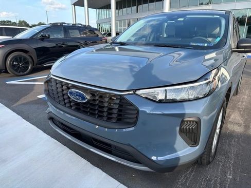 Used 2025 Ford Escape Active w/ Tech Pack #1 FWD image 2