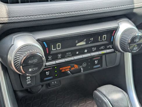Used 2019 Toyota RAV4 Limited w/ Cold Weather Package FWD image 21