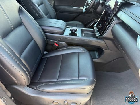 Used 2024 GMC Acadia Elevation FWD image 32