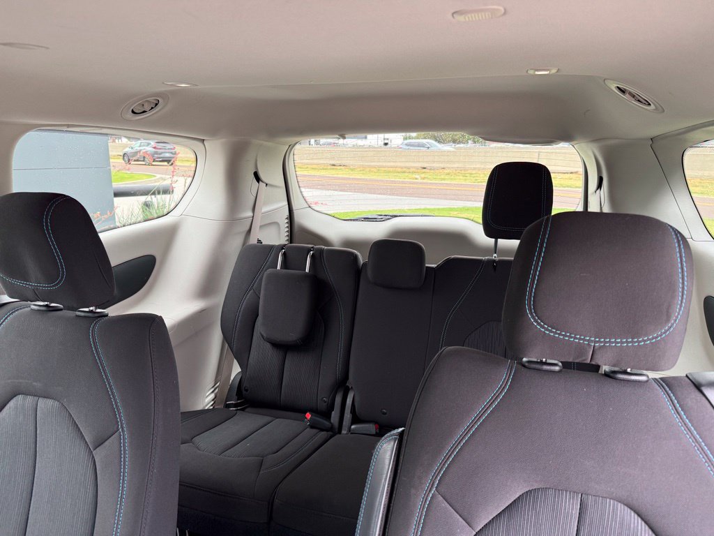 Used 2021 Chrysler Pacifica Touring FWD image 19