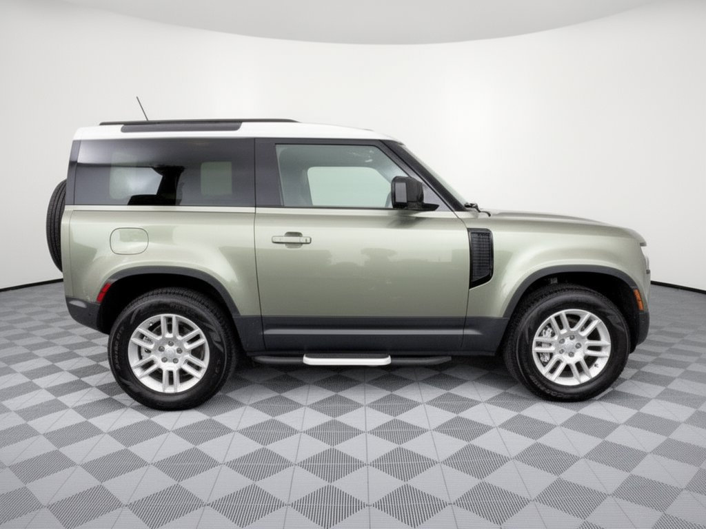 Used 2023 Land Rover Defender 90 SE AWD/4WD image 8