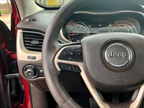 Used 2014 Jeep Cherokee Trailhawk w/ Leather Interior Group image 11