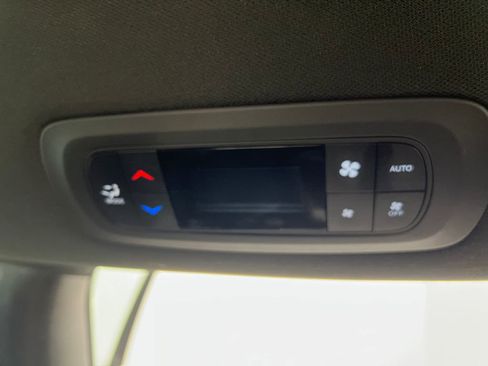 Used 2025 Chrysler Pacifica Select FWD image 22