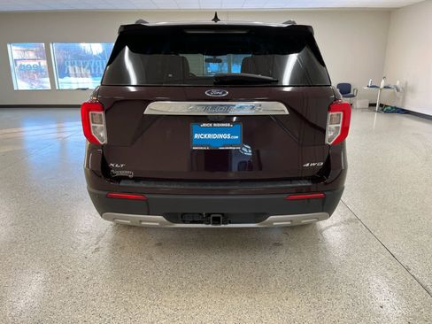 Used 2023 Ford Explorer XLT w/ Equipment Group 202A image 6