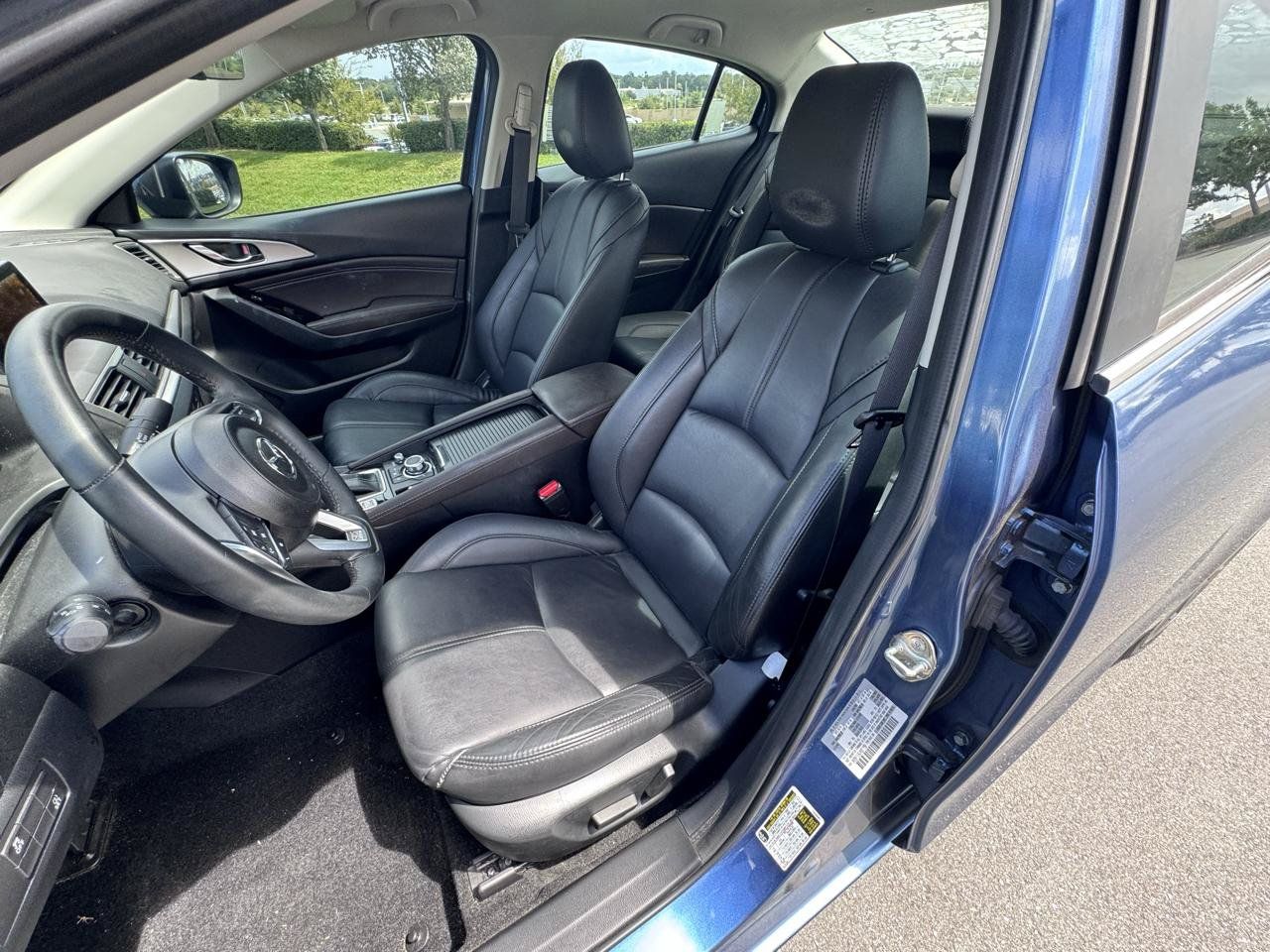 Used 2018 MAZDA MAZDA3 Touring FWD image 18