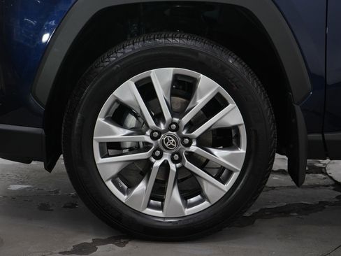 Used 2025 Toyota RAV4 Limited image 29