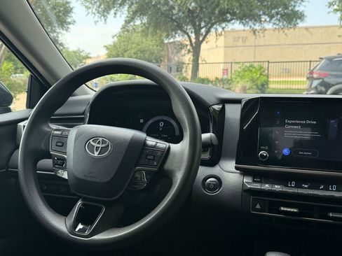 Used 2025 Toyota Camry LE FWD image 35