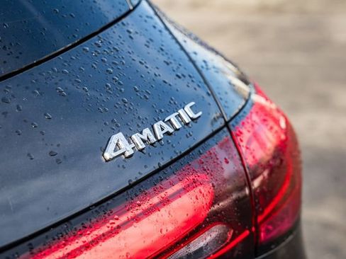 Used 2025 Mercedes-Benz GLC 350e 4MATIC image 9