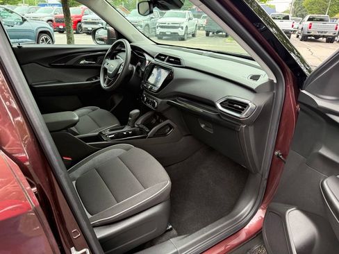 Used 2022 Chevrolet TrailBlazer LT w/ Convenience Package AWD/4WD image 11