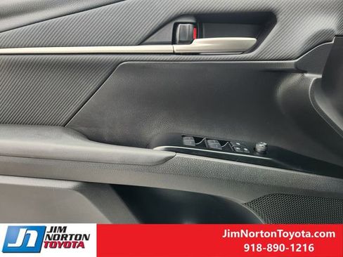 Used 2025 Toyota Camry SE image 24