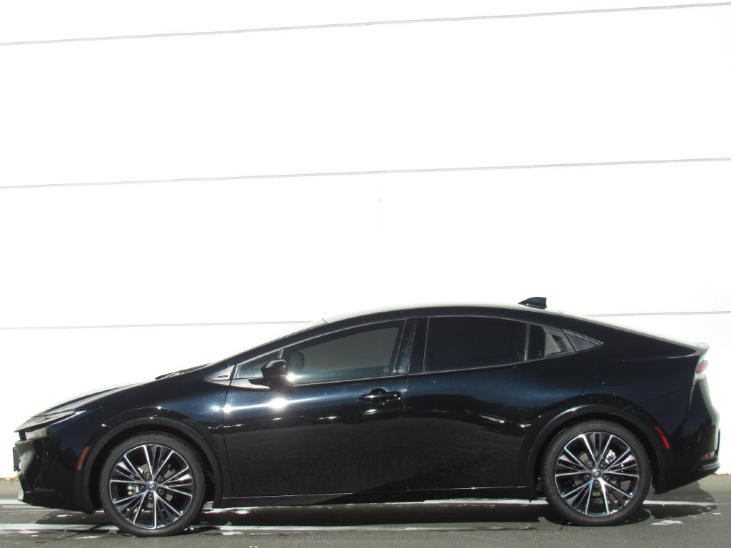 Used 2025 Toyota Prius FWD image 4