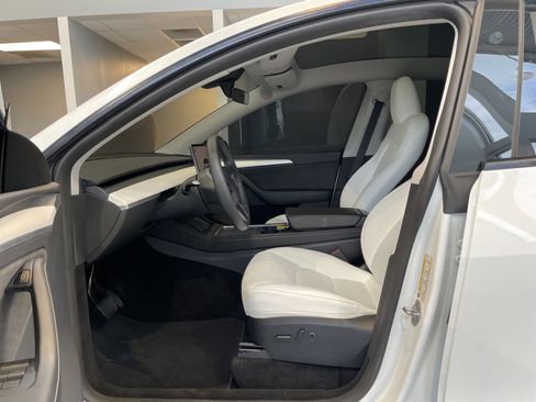 Used 2023 Tesla Model Y Long Range AWD/4WD image 16