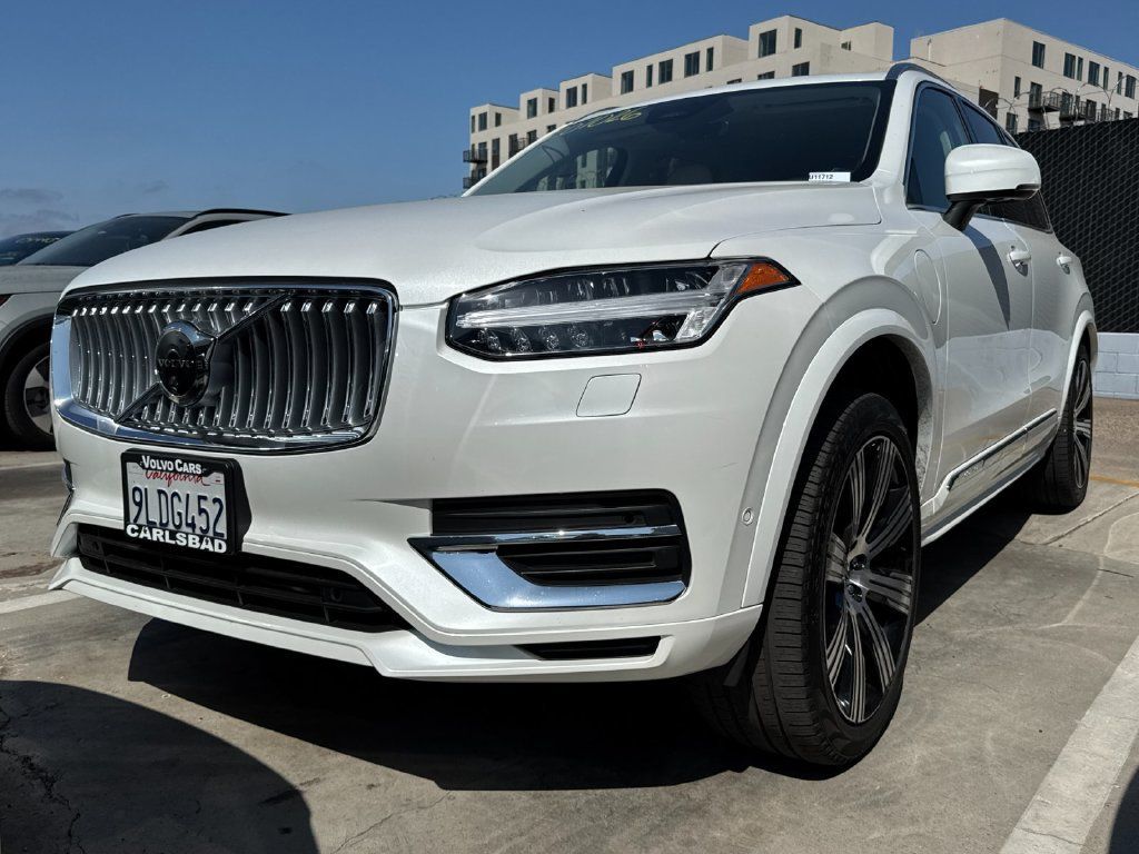 Used 2024 Volvo XC90 T8 Plus w/ Protection Package Premier AWD/4WD image 2