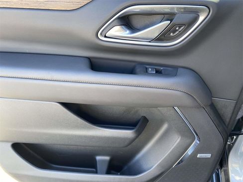 Used 2024 Chevrolet Suburban High Country w/ Advanced Technology Package image 16