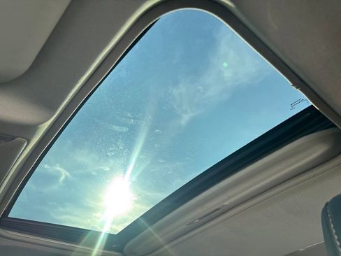 Used 2020 Toyota RAV4 XLE Premium image 17