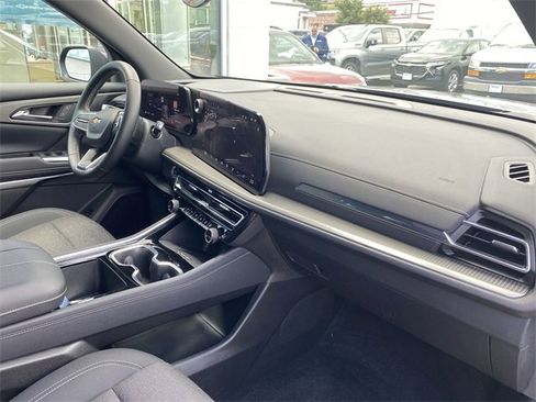 Certified 2025 Chevrolet Traverse LT image 28