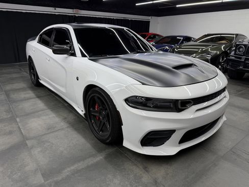 Used 2017 Dodge Charger R/T image 9