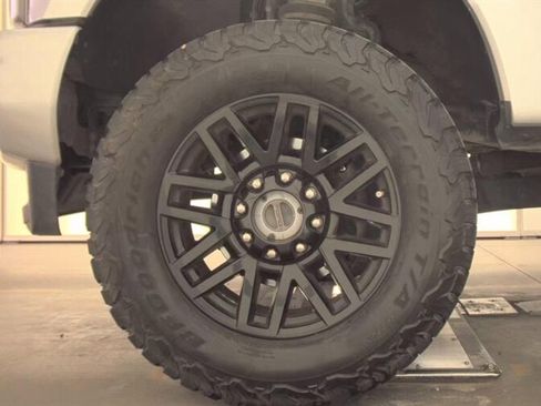 Used 2019 Ford F250 Lariat w/ Lariat Ultimate Package image 3