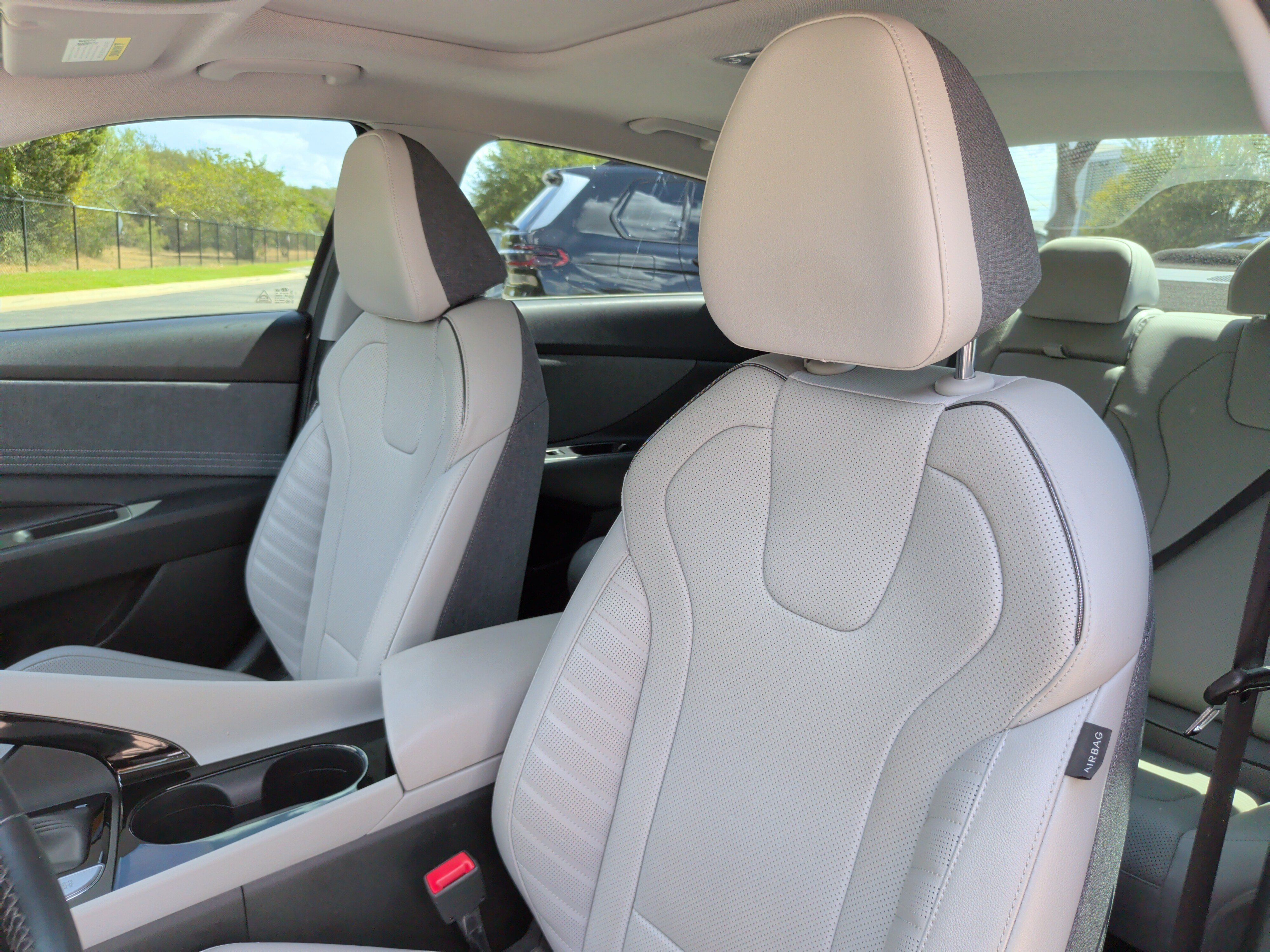 Used 2022 Hyundai Elantra Limited FWD image 25