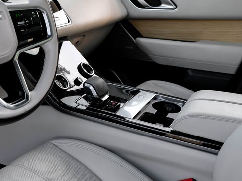 Used 2021 Land Rover Range Rover Velar R-Dynamic S image 27