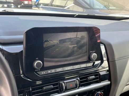 Used 2025 Nissan Pathfinder SV image 25