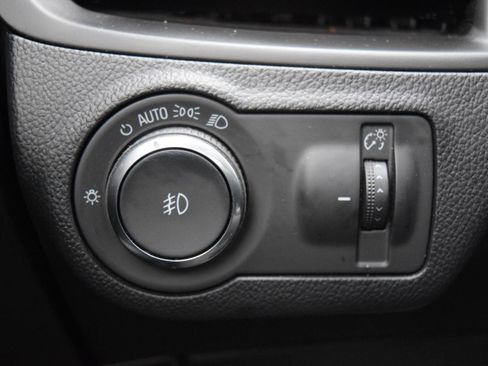 Used 2019 Buick Envision Essence FWD image 23