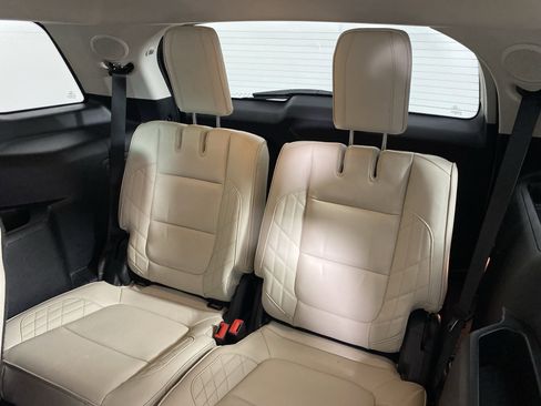 Used 2016 Ford Explorer Platinum image 36