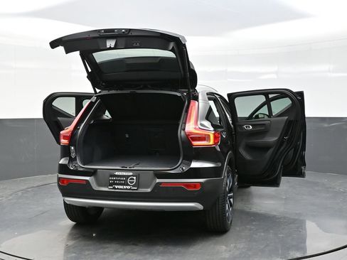 Used 2025 Volvo XC40 B5 Plus image 38