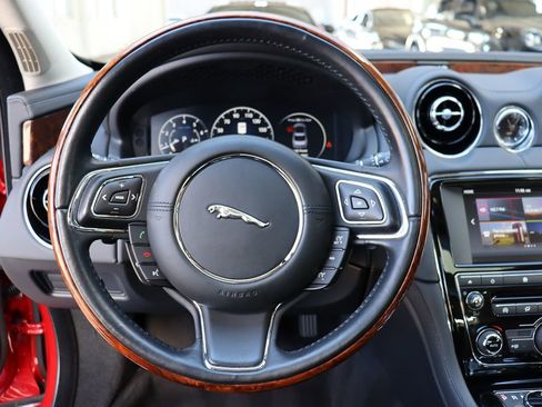 Used 2016 Jaguar XJ R-Sport image 15