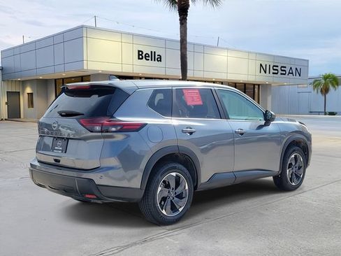 Used 2025 Nissan Rogue SV FWD image 6