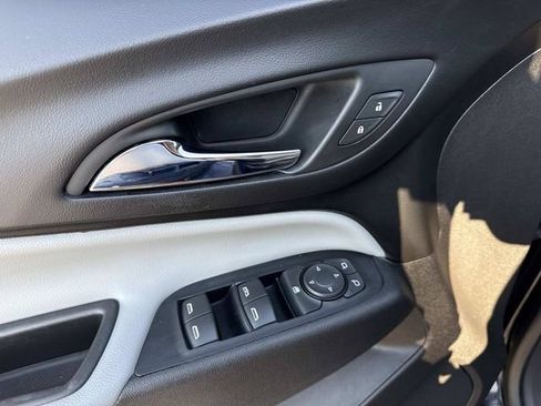 Used 2019 Chevrolet Equinox LS FWD image 18