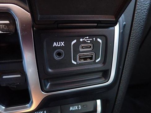 Used 2019 Jeep Wrangler Unlimited Rubicon AWD/4WD image 17