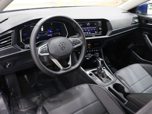 Used 2024 Volkswagen Jetta SE image 23