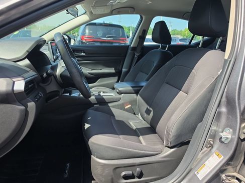Used 2025 Nissan Altima 2.5 SV FWD image 9