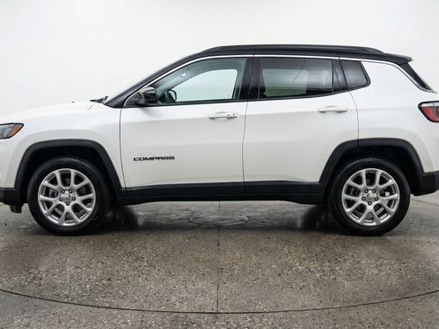 Used 2025 Jeep Compass Limited image 3