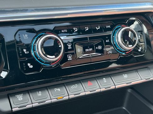 New 2026 GMC Sierra 3500 Denali Ultimate w/ LPO, Black Badging Package image 19