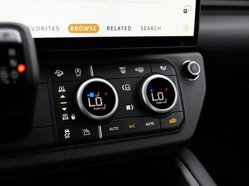 New 2026 Land Rover Defender 130 X-Dynamic SE AWD/4WD image 34