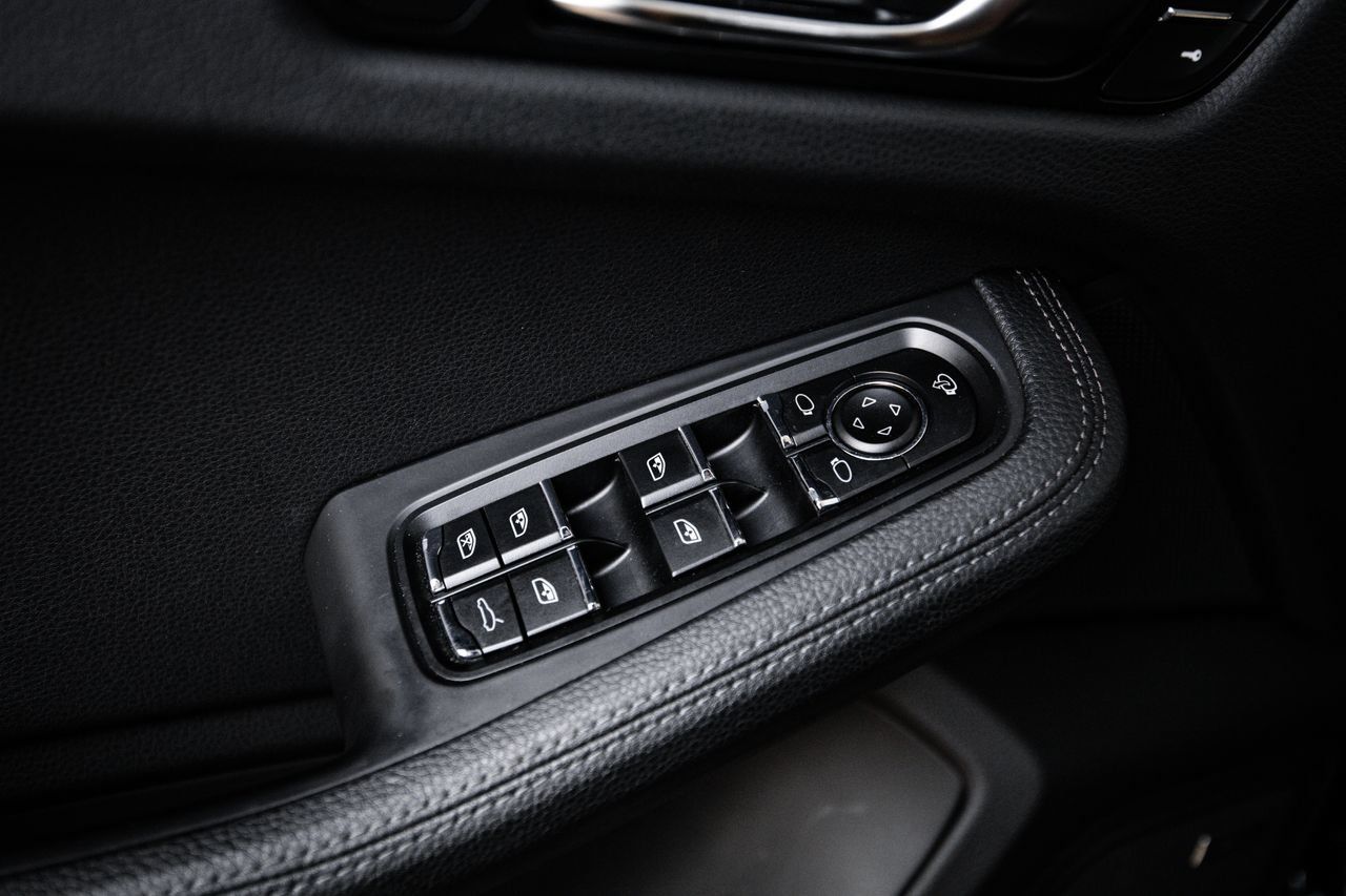 Certified 2023 Porsche Macan AWD/4WD image 22