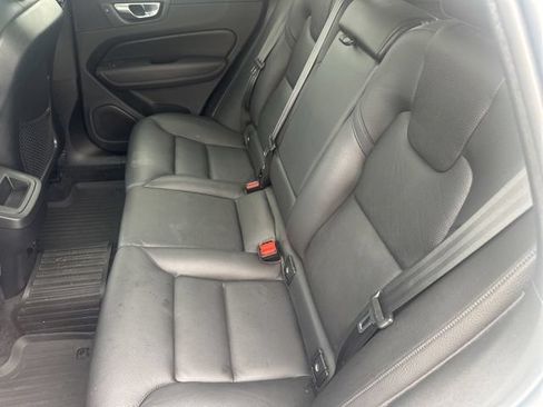 Used 2022 Volvo XC60 B5 Momentum AWD/4WD image 25