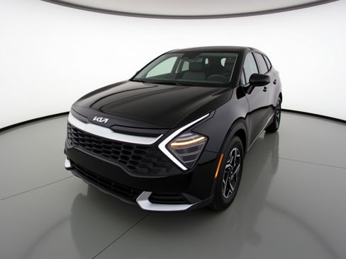 Used 2025 Kia Sportage LX image 3