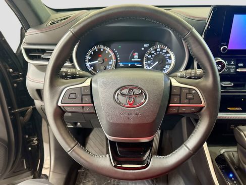 Used 2023 Toyota Highlander XSE FWD image 9