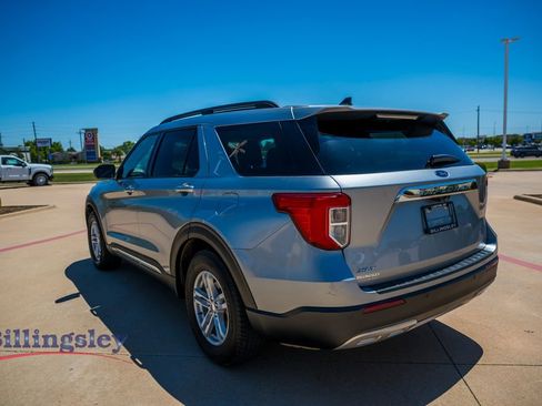 Used 2021 Ford Explorer XLT w/ Equipment Group 202A RWD image 5