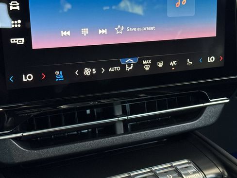 New 2026 Lincoln Nautilus Reserve AWD/4WD image 17