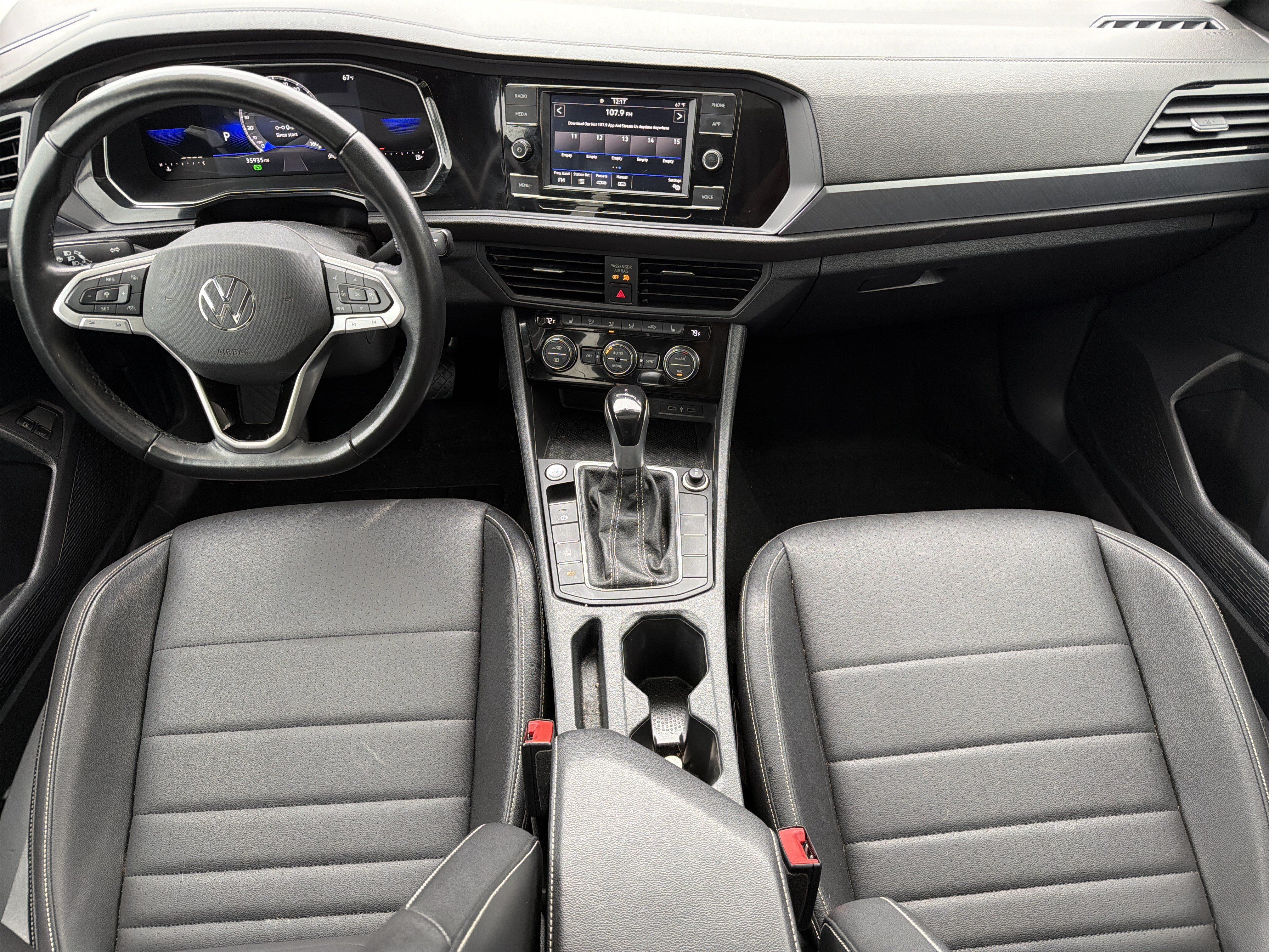 Used 2023 Volkswagen Jetta SE FWD image 3