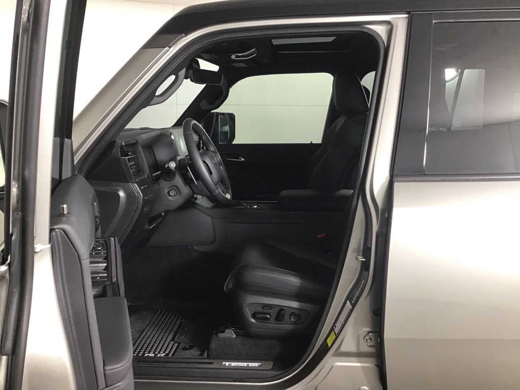 Used 2024 Lexus GX 550 AWD/4WD image 5