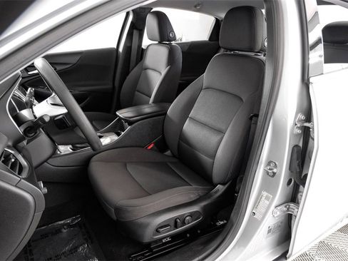 Used 2021 Chevrolet Malibu LT image 3